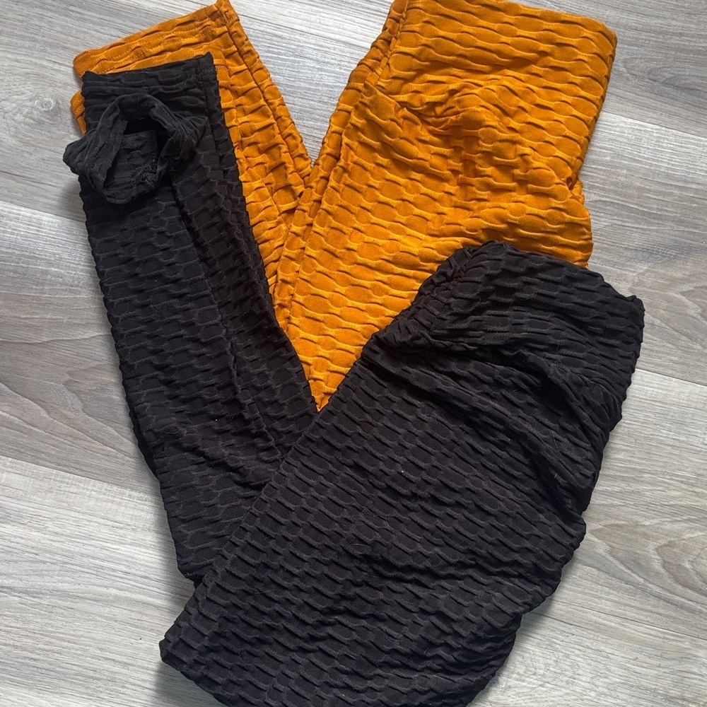 Textured Black and gold Women's leggings